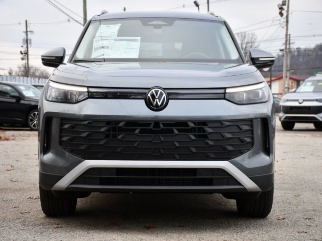 New 2026 Volkswagen Tiguan SE image 2