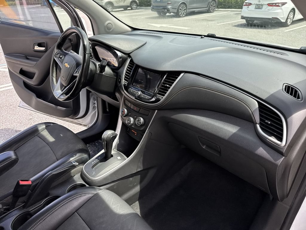 Used 2019 Chevrolet Trax LT w/ LT Convenience Package FWD image 32