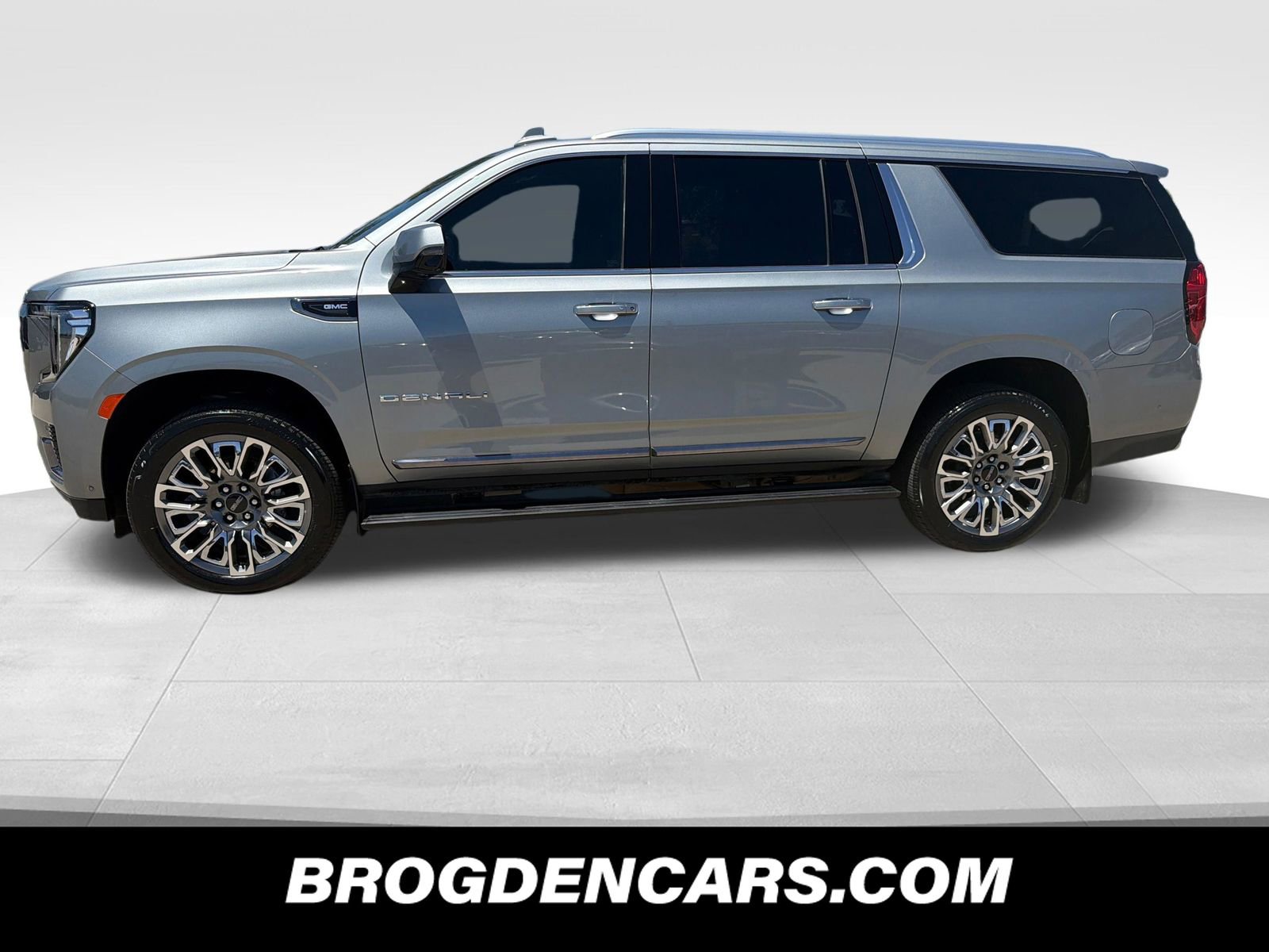 Used 2024 GMC Yukon XL Denali Ultimate AWD/4WD image 5