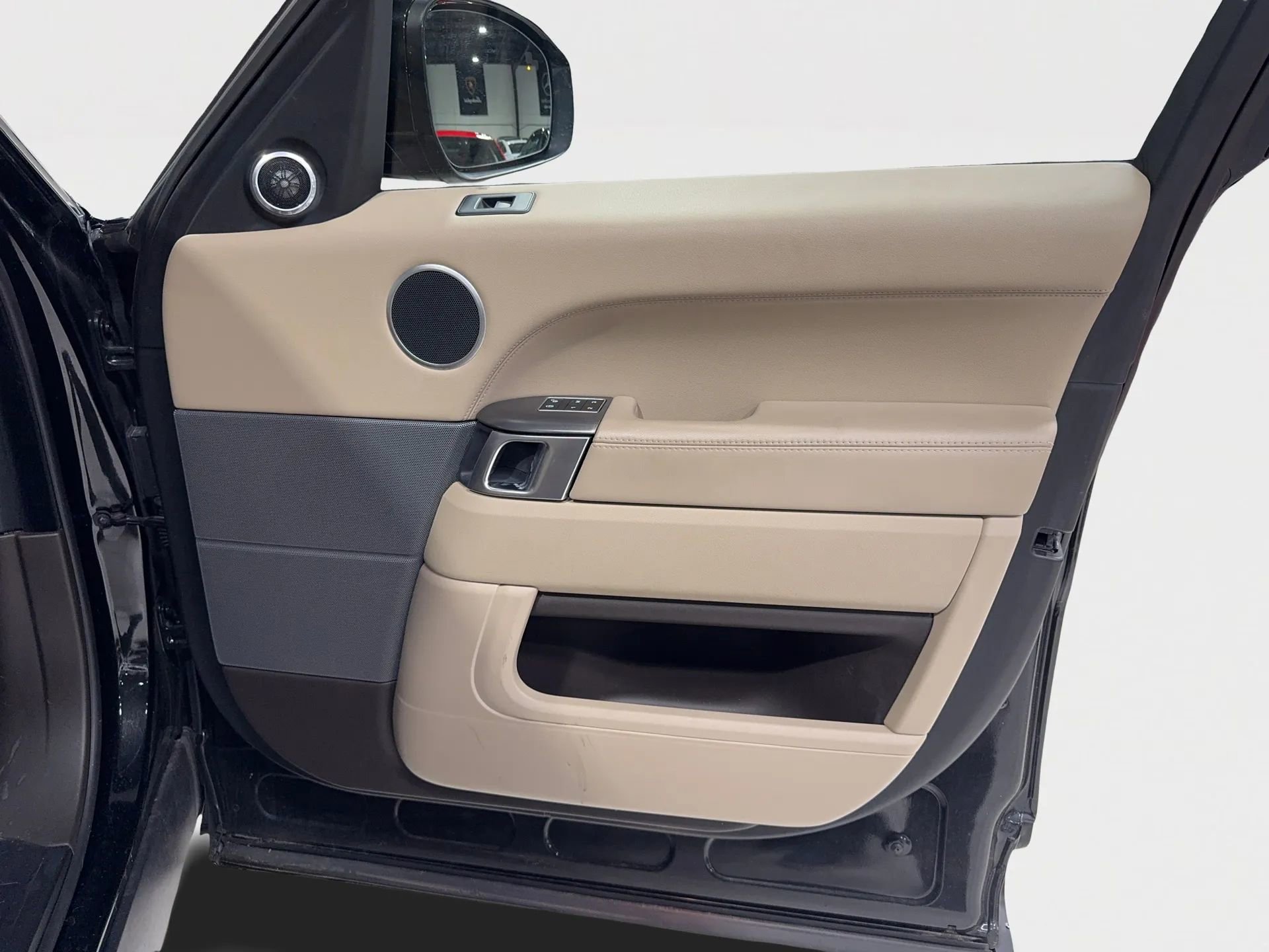 Used 2017 Land Rover Range Rover Sport SE image 21