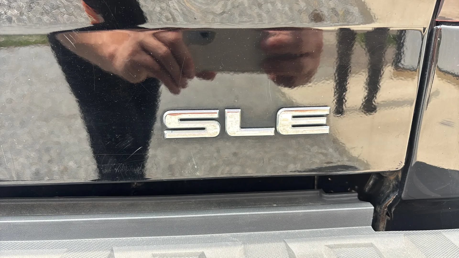 Used 2015 GMC Sierra 1500 SLE w/ SLE Value Package AWD/4WD image 6