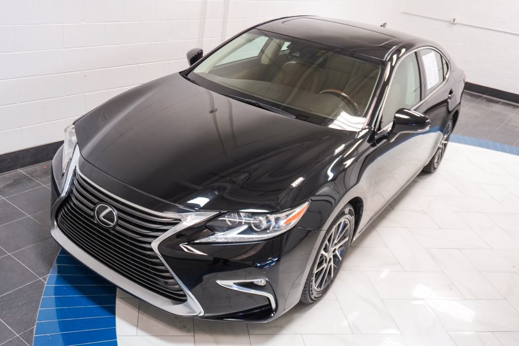 Used 2018 Lexus ES 350 w/ Luxury Package w/Wood Trim FWD image 16