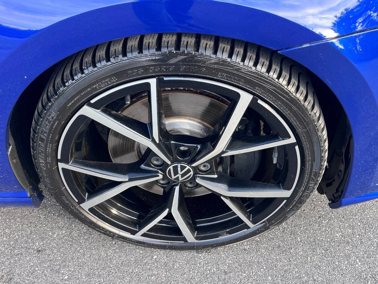 Used 2017 Volkswagen Golf R 4-Door image 22