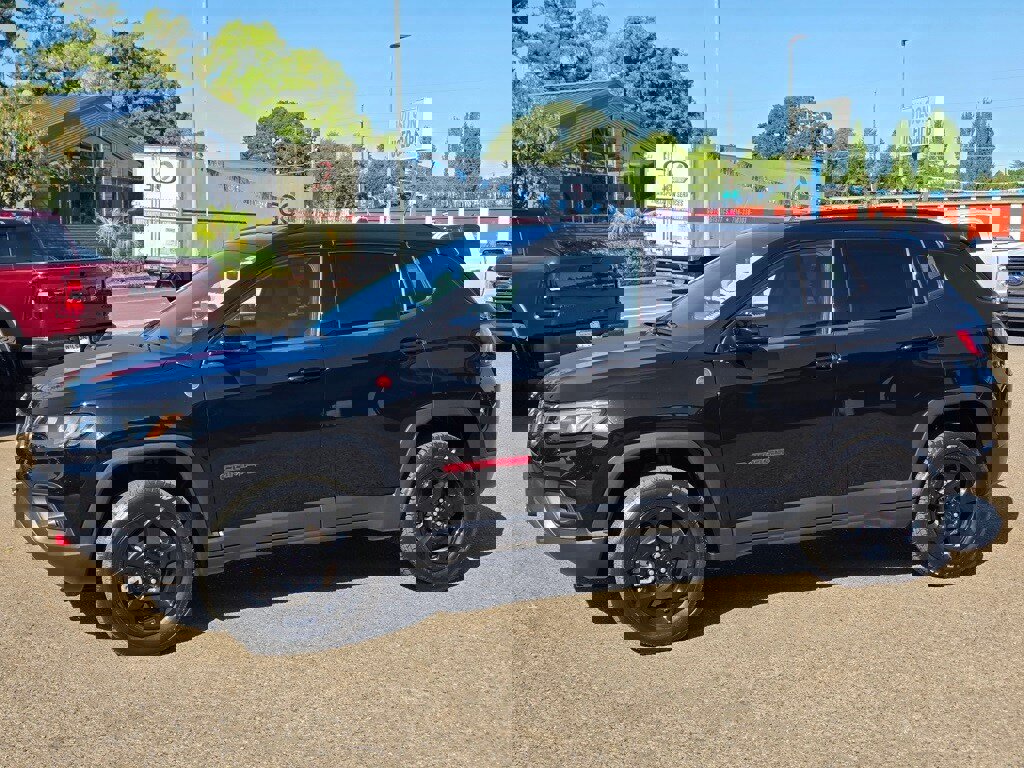 Used 2023 Jeep Compass Trailhawk image 27