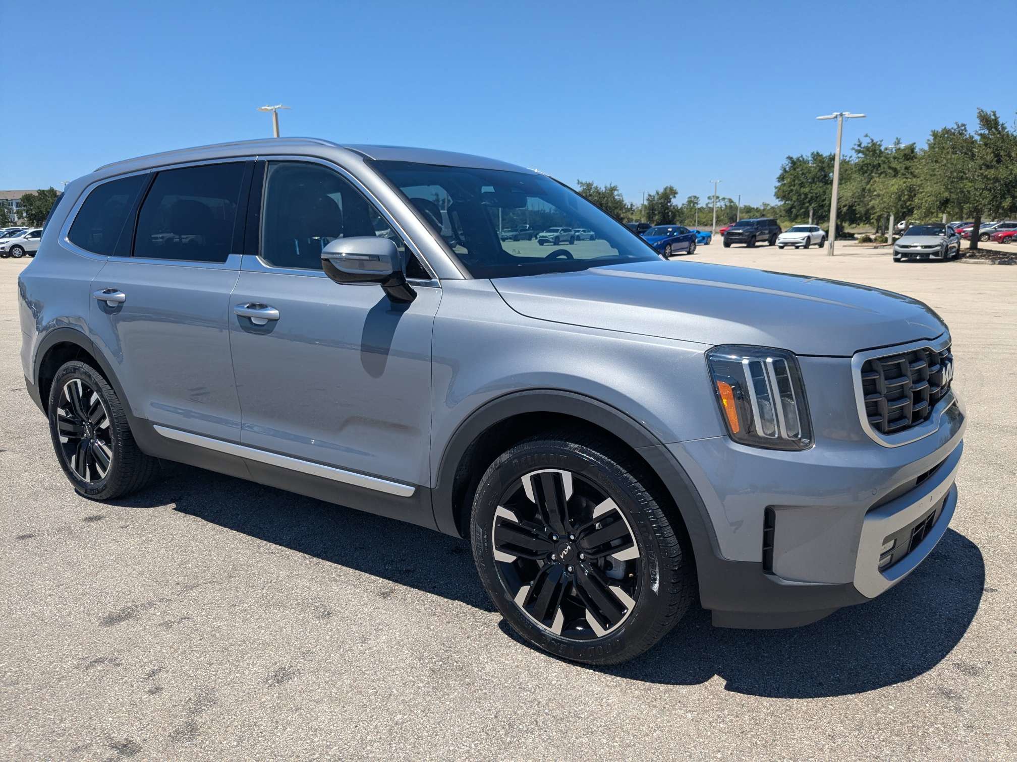 Used 2023 Kia Telluride SX Prestige AWD/4WD image 2