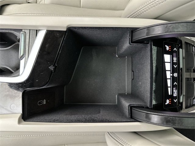 Certified 2023 Volvo XC60 B5 Ultimate w/ Climate Package image 21