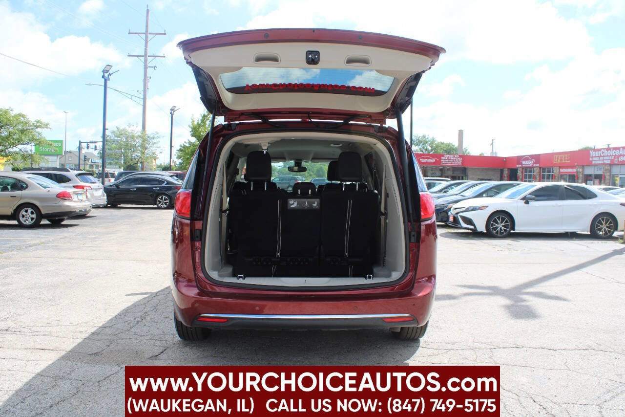 Used 2020 Chrysler Pacifica Touring-L FWD image 15