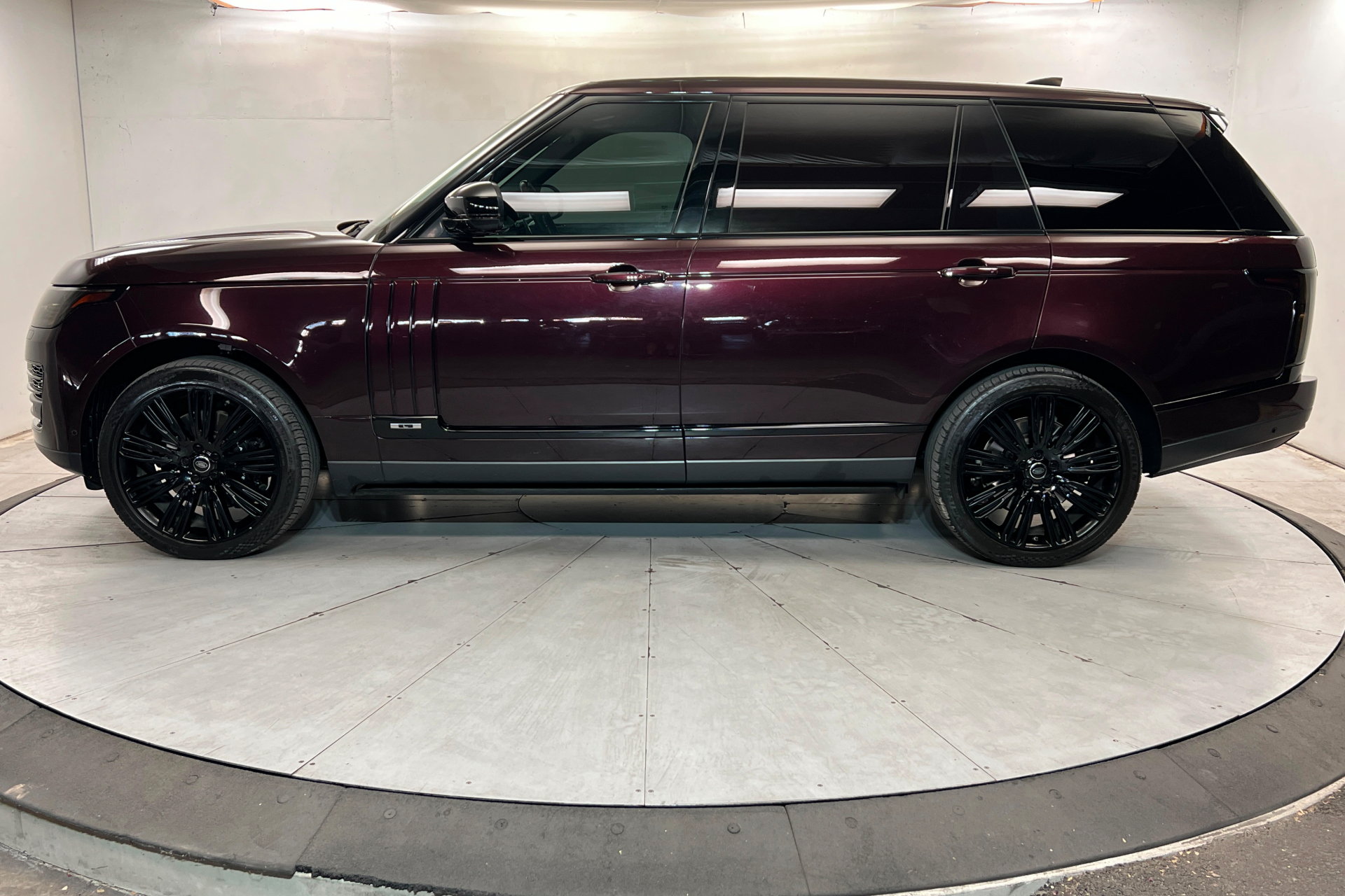 Used 2019 Land Rover Range Rover LWB SV Autobiography AWD/4WD image 2