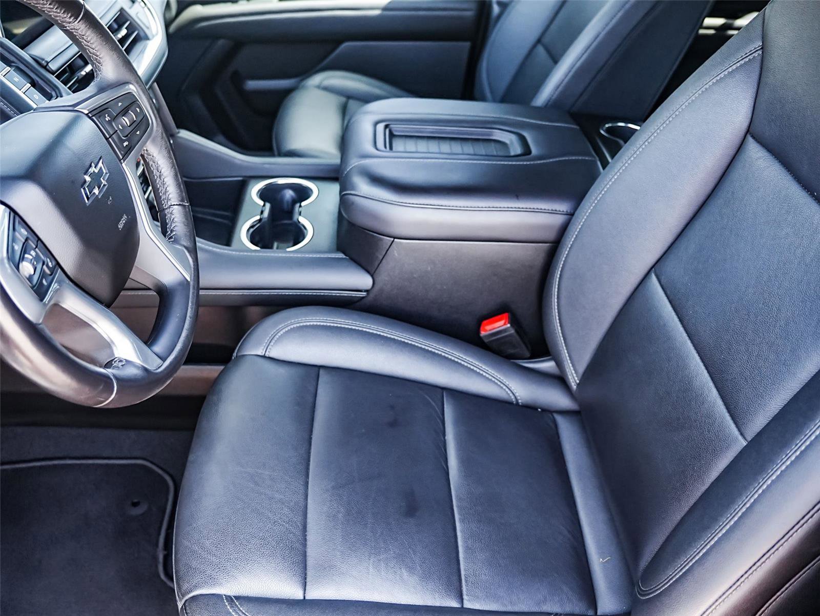 Used 2022 Chevrolet Tahoe Z71 w/ Luxury Package AWD/4WD image 11