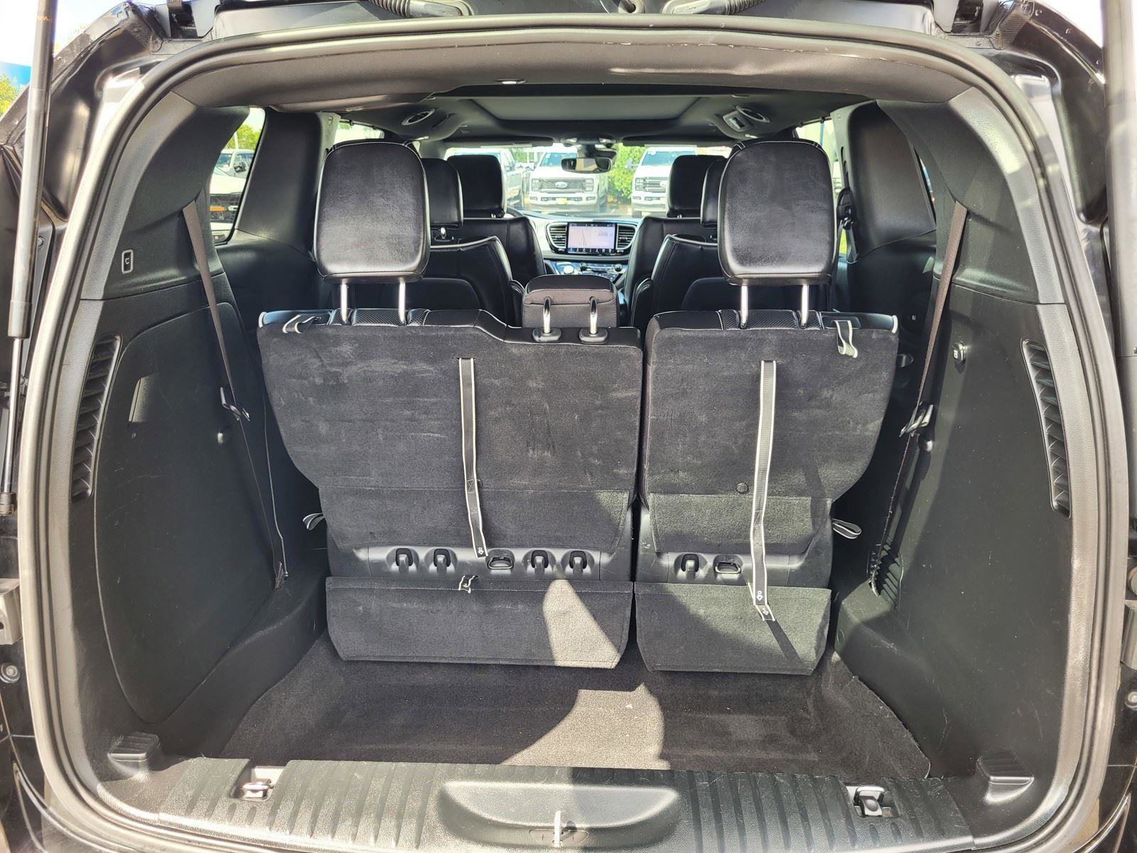 Used 2025 Chrysler Pacifica Limited image 35