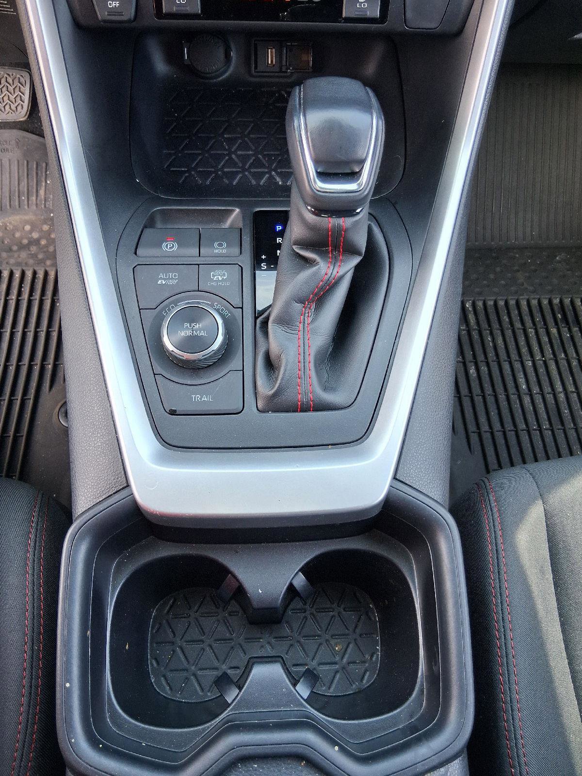 Used 2021 Toyota RAV4 SE w/ Weather & Moonroof Package image 16