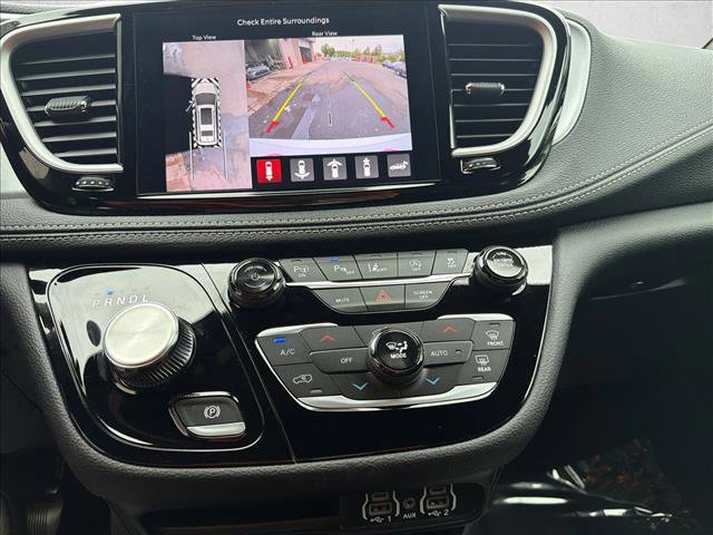 Used 2024 Chrysler Pacifica Touring-L w/ S Appearance Package FWD image 20
