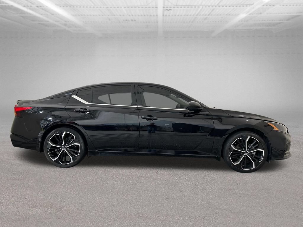 Used 2023 Nissan Altima 2.5 SR FWD image 7