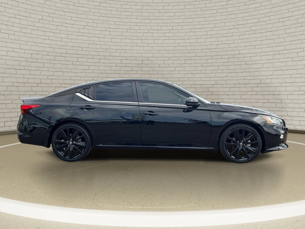 Certified 2022 Nissan Altima 2.5 SR w/ Midnight Edition Package FWD image 4