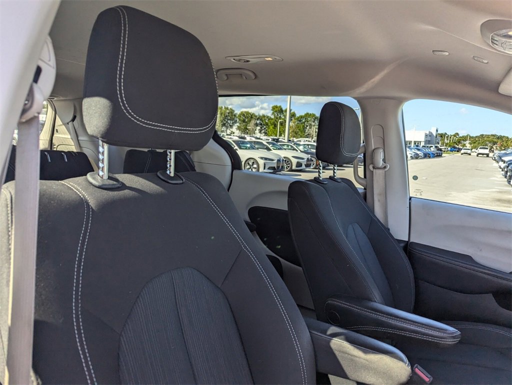 Used 2023 Chrysler Voyager LX image 11