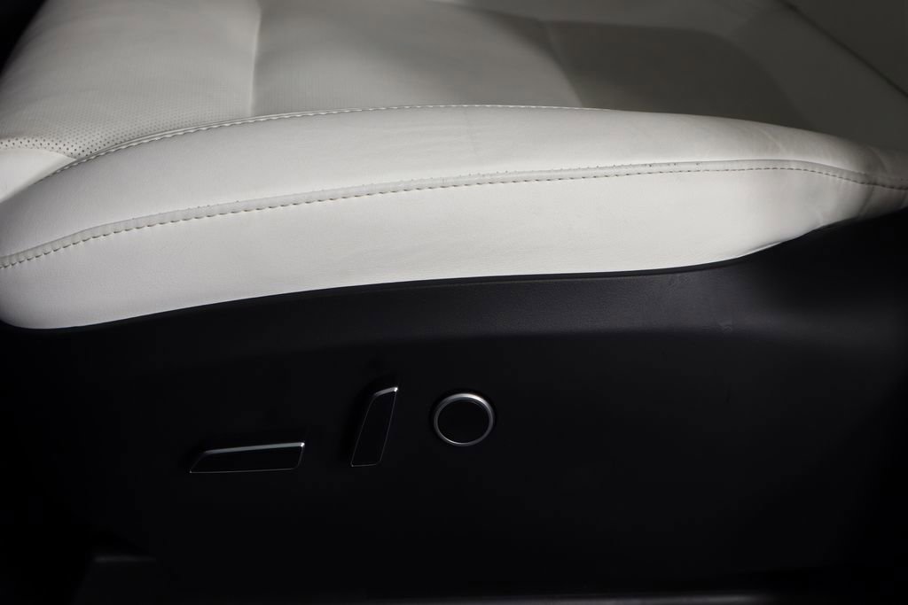 Used 2023 Tesla Model X image 16