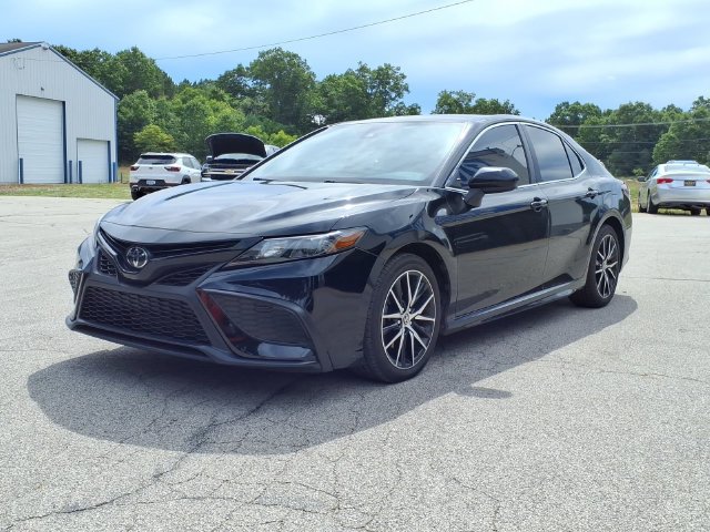 Used 2021 Toyota Camry SE FWD image 3