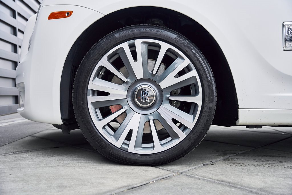 Used 2019 Rolls-Royce Ghost image 3