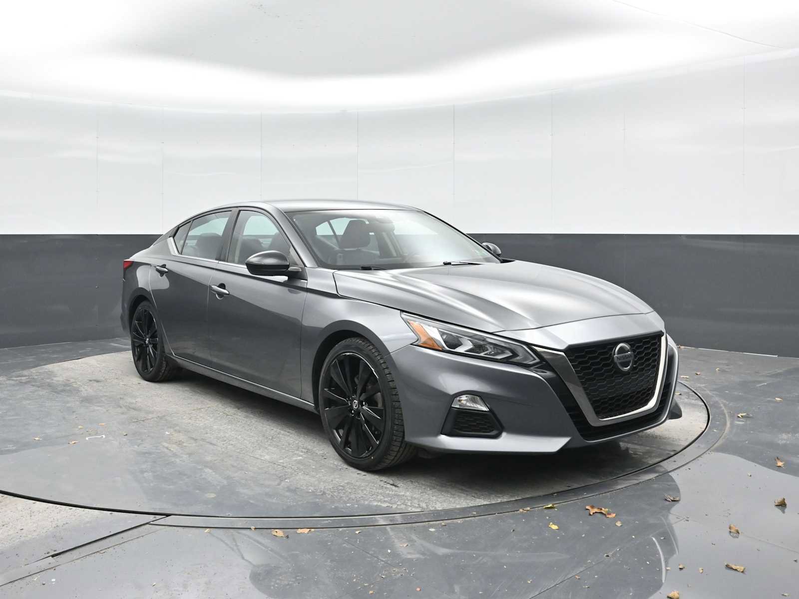 Used 2022 Nissan Altima 2.5 SR image 1