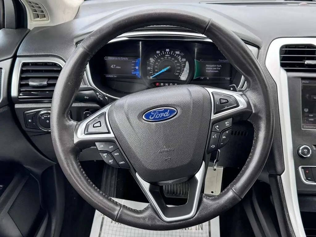 Used 2016 Ford Fusion SE FWD image 17