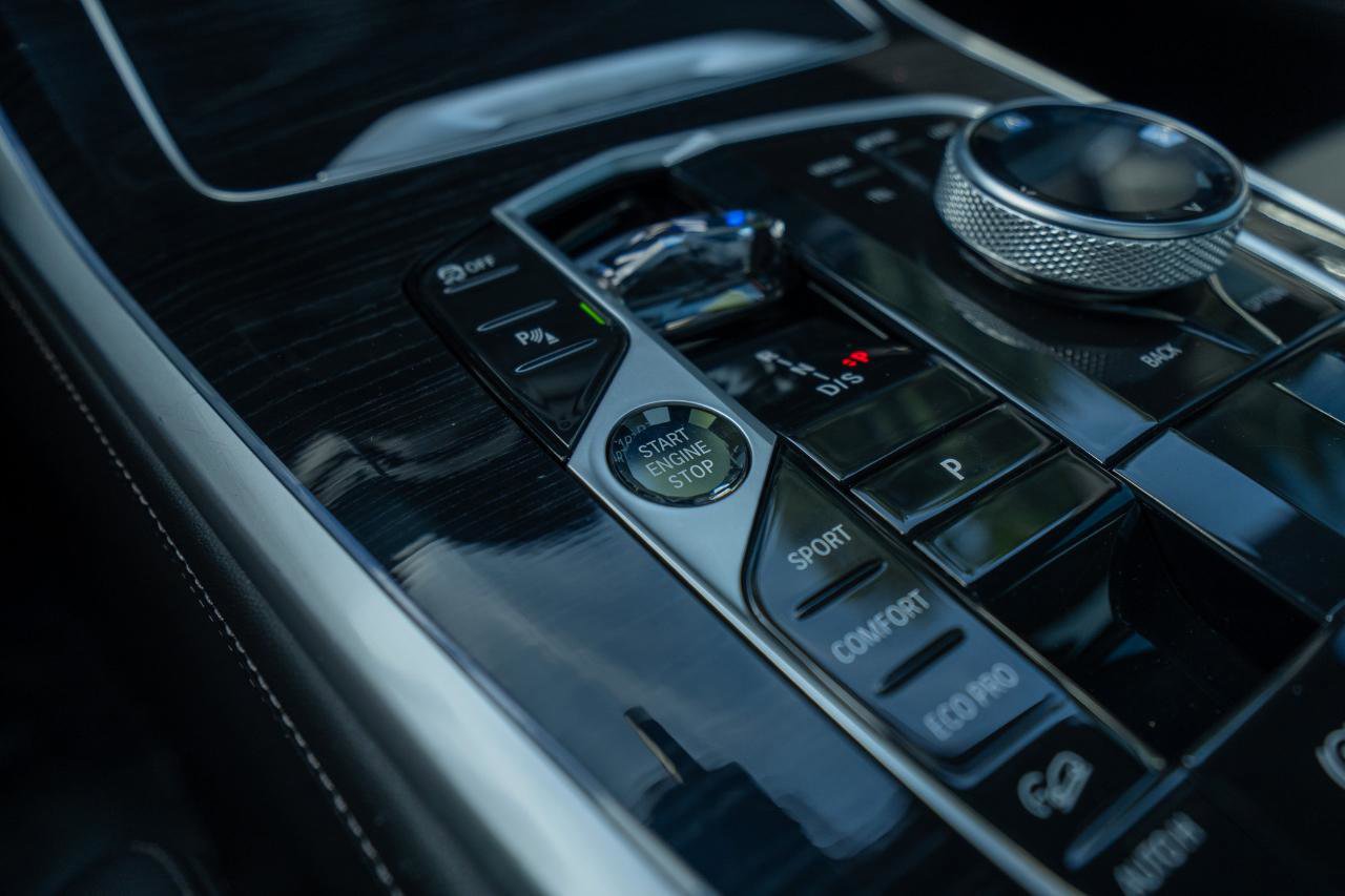 Used 2023 BMW X7 M60i image 40