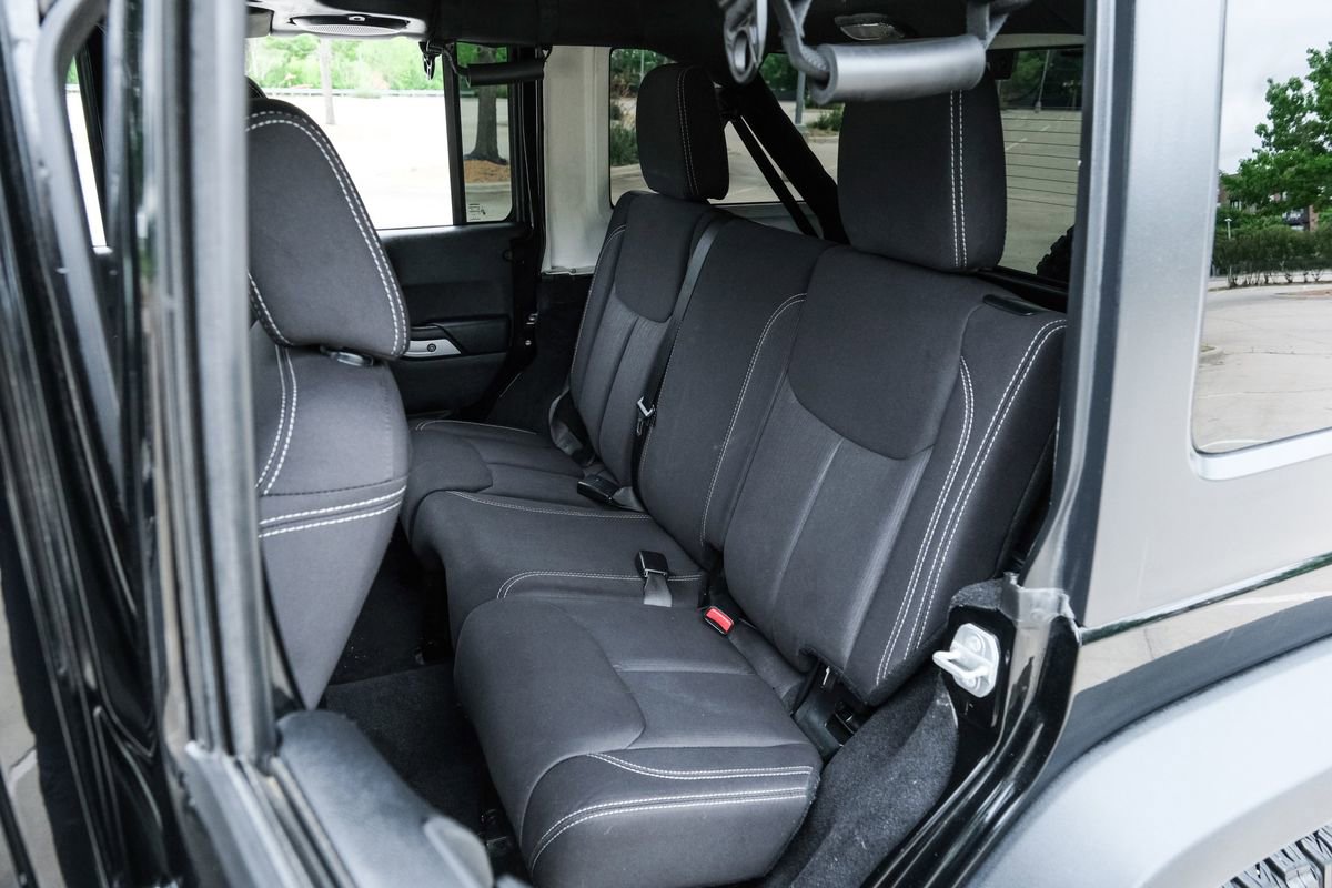 Used 2014 Jeep Wrangler Unlimited Rubicon w/ Connectivity Group AWD/4WD image 38