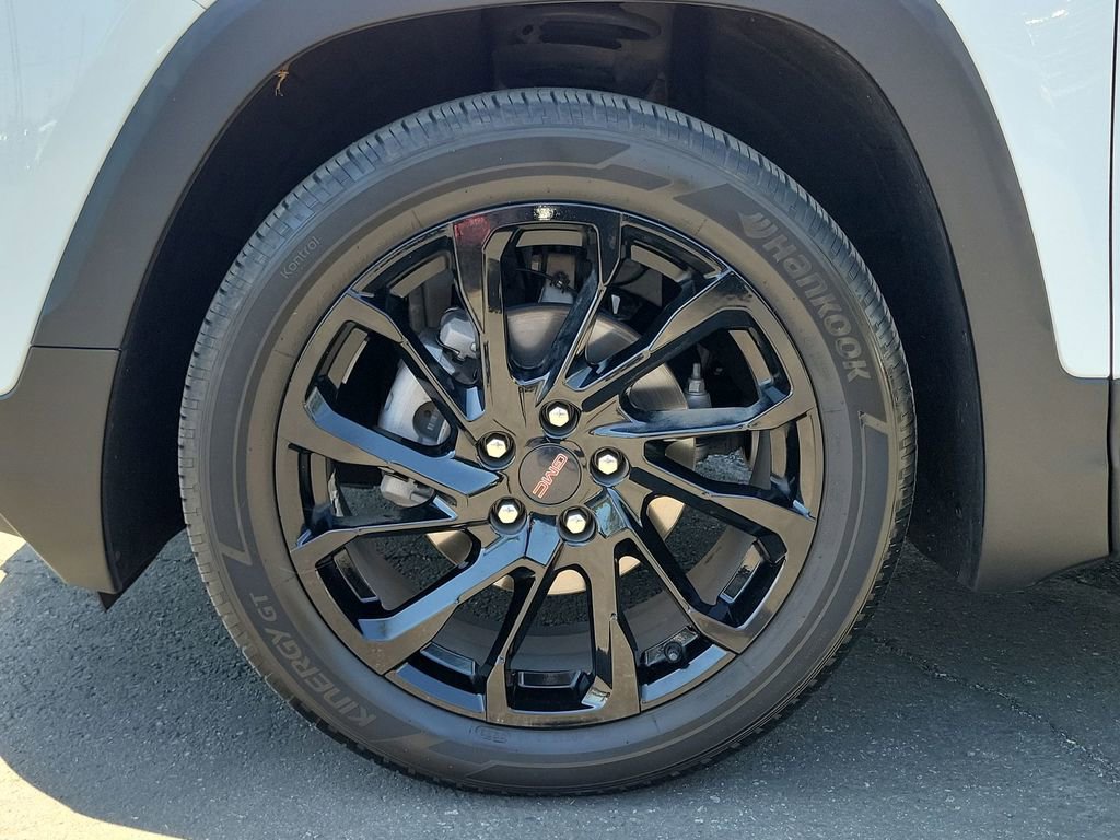 Used 2023 GMC Terrain SLE w/ Driver Convenience Package FWD image 31