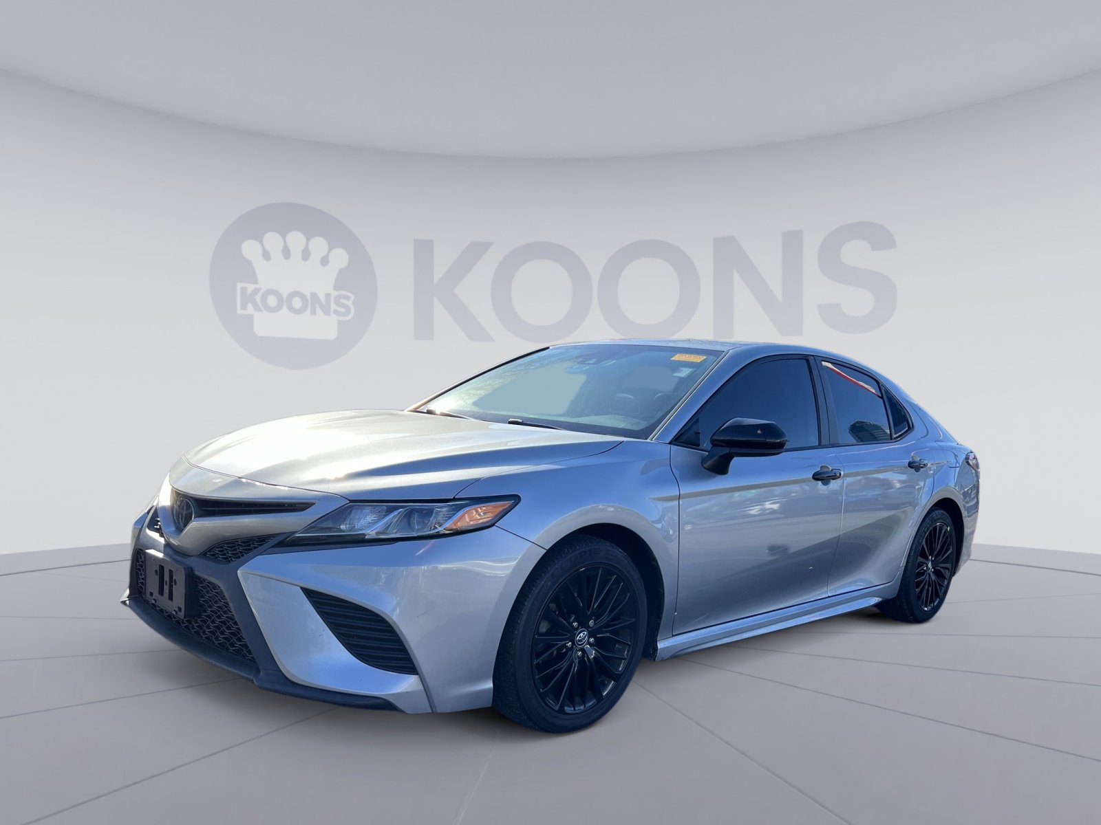 Used 2020 Toyota Camry SE image 1