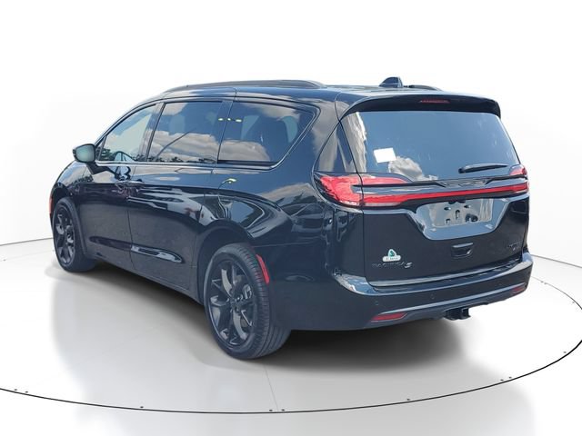 New 2027 Chrysler Pacifica Limited w/ Family Tech Group AWD/4WD image 3
