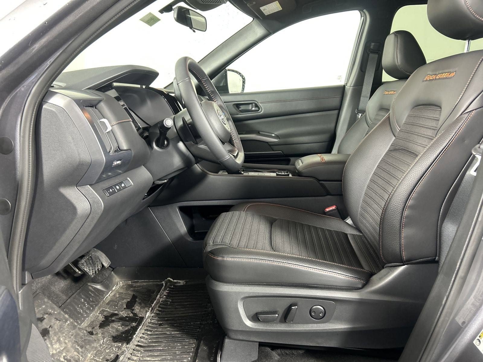 New 2025 Nissan Pathfinder Rock Creek AWD/4WD image 9