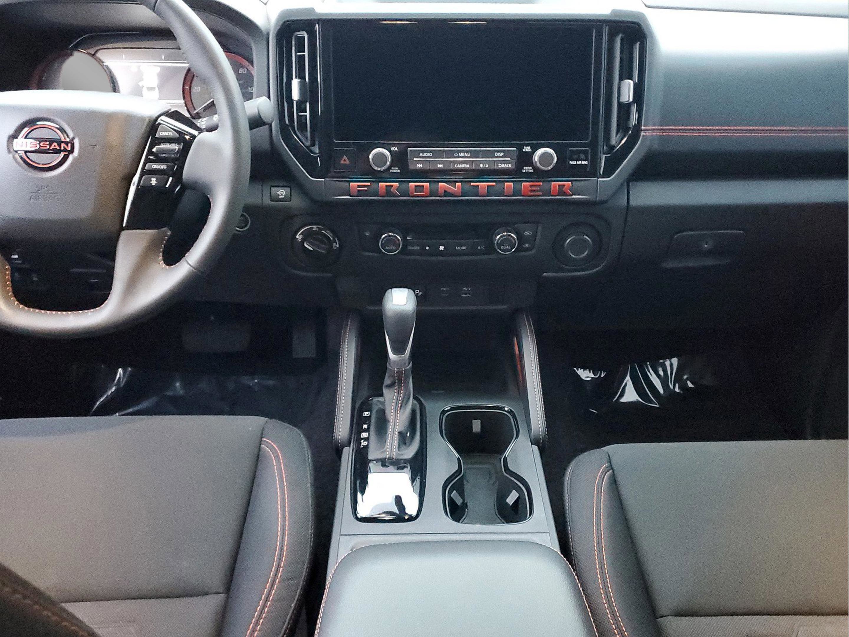 Used 2025 Nissan Frontier PRO-4X image 14