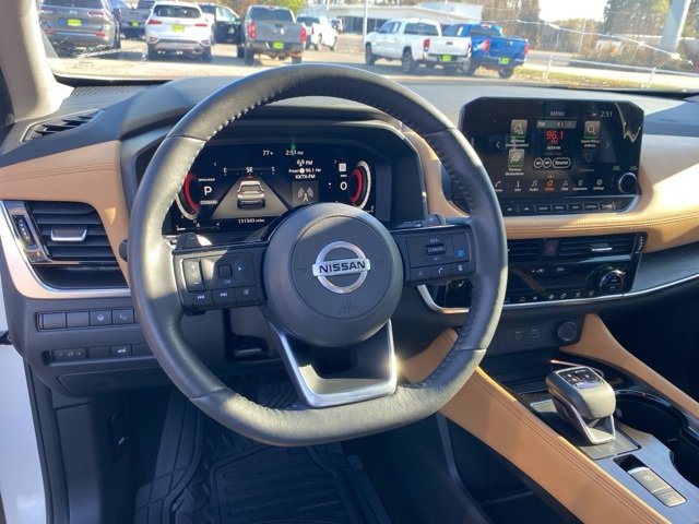 Used 2021 Nissan Rogue Platinum image 12