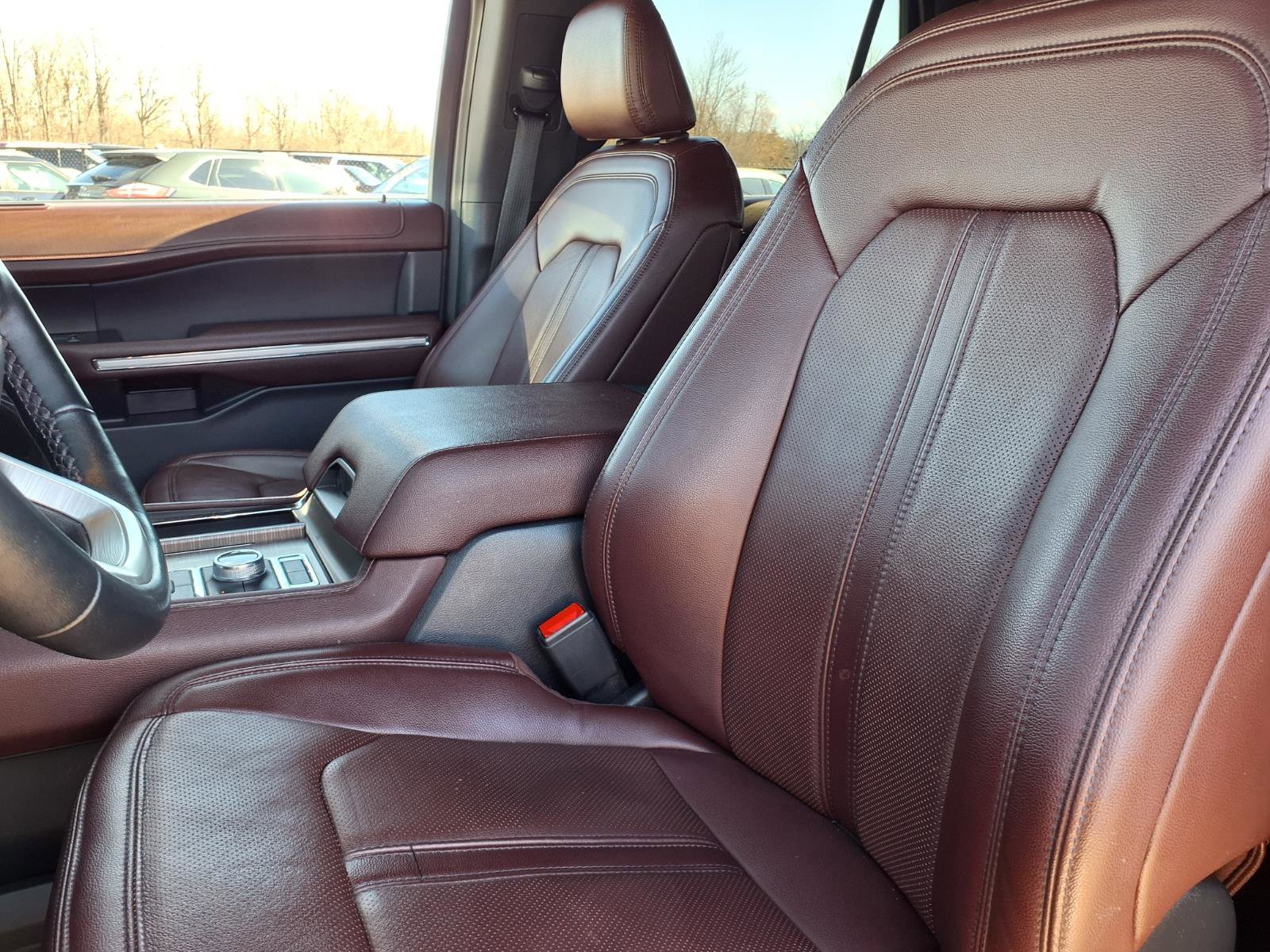 Used 2023 Ford Expedition Limited image 3