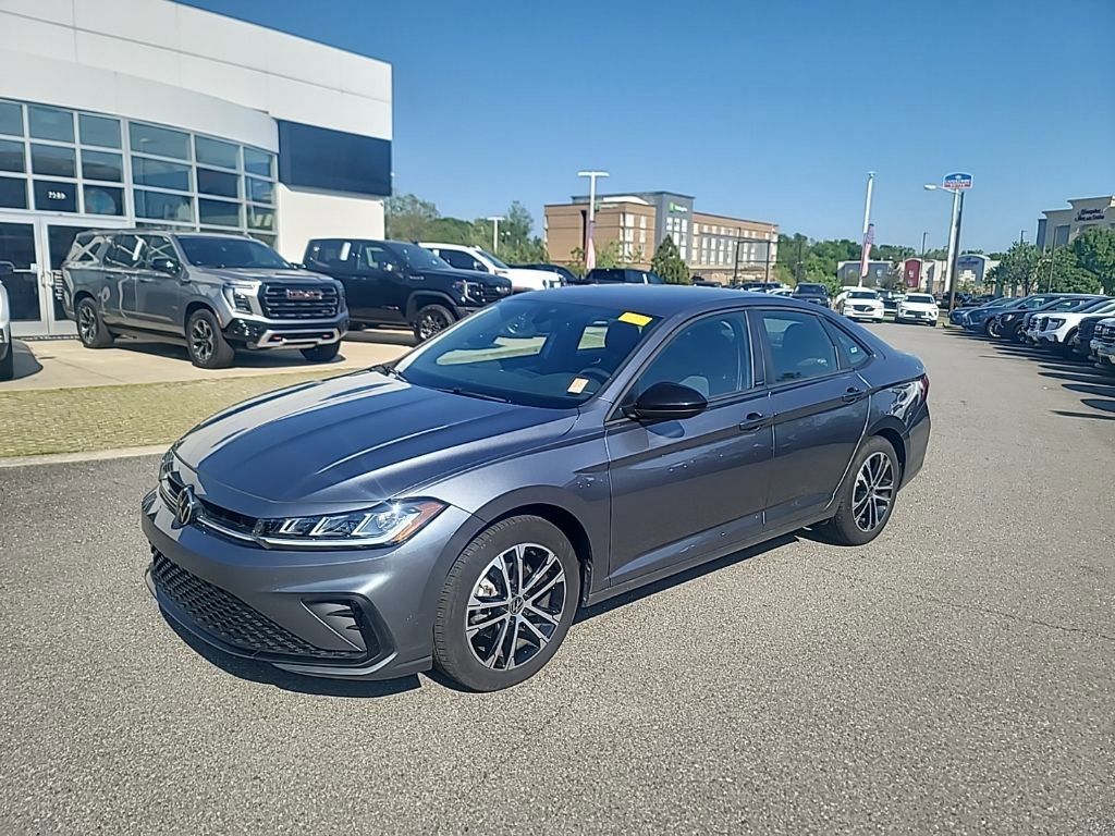Used 2025 Volkswagen Jetta Sport FWD image 3