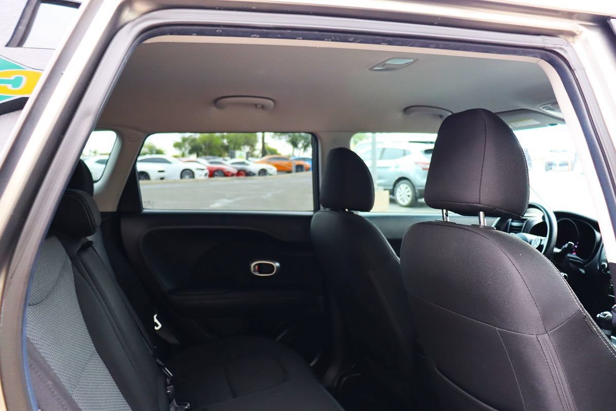 Used 2018 Kia Soul + FWD image 26