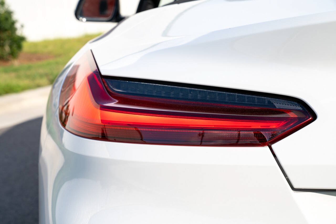 Used 2025 BMW Z4 M40i w/ Edition RWD image 16