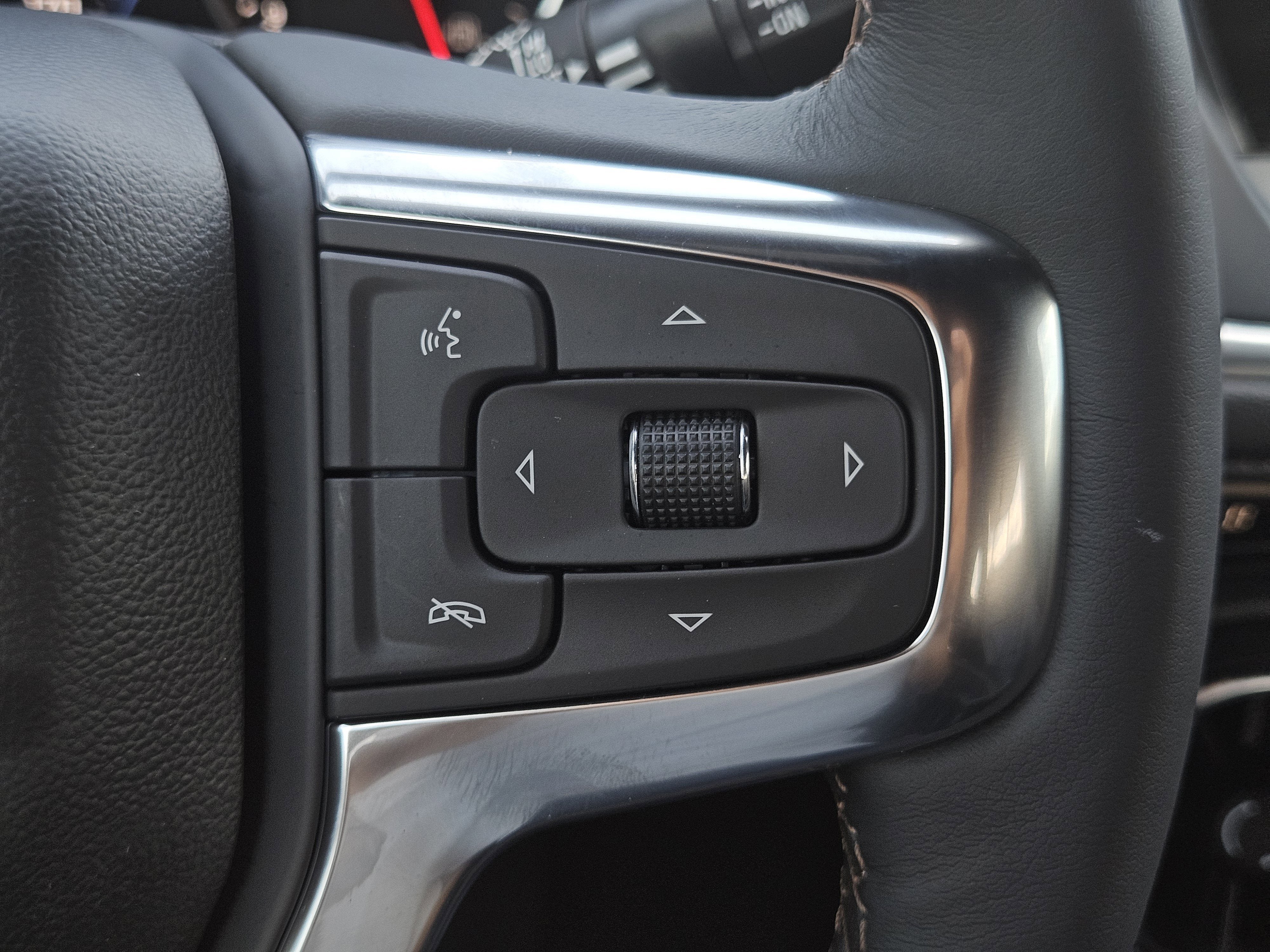 Used 2022 Chevrolet Blazer Premier w/ Enhanced Convenience Package FWD image 11