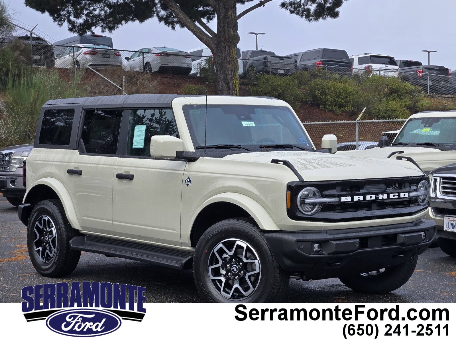 New 2026 Ford Bronco Outer Banks AWD/4WD image 1