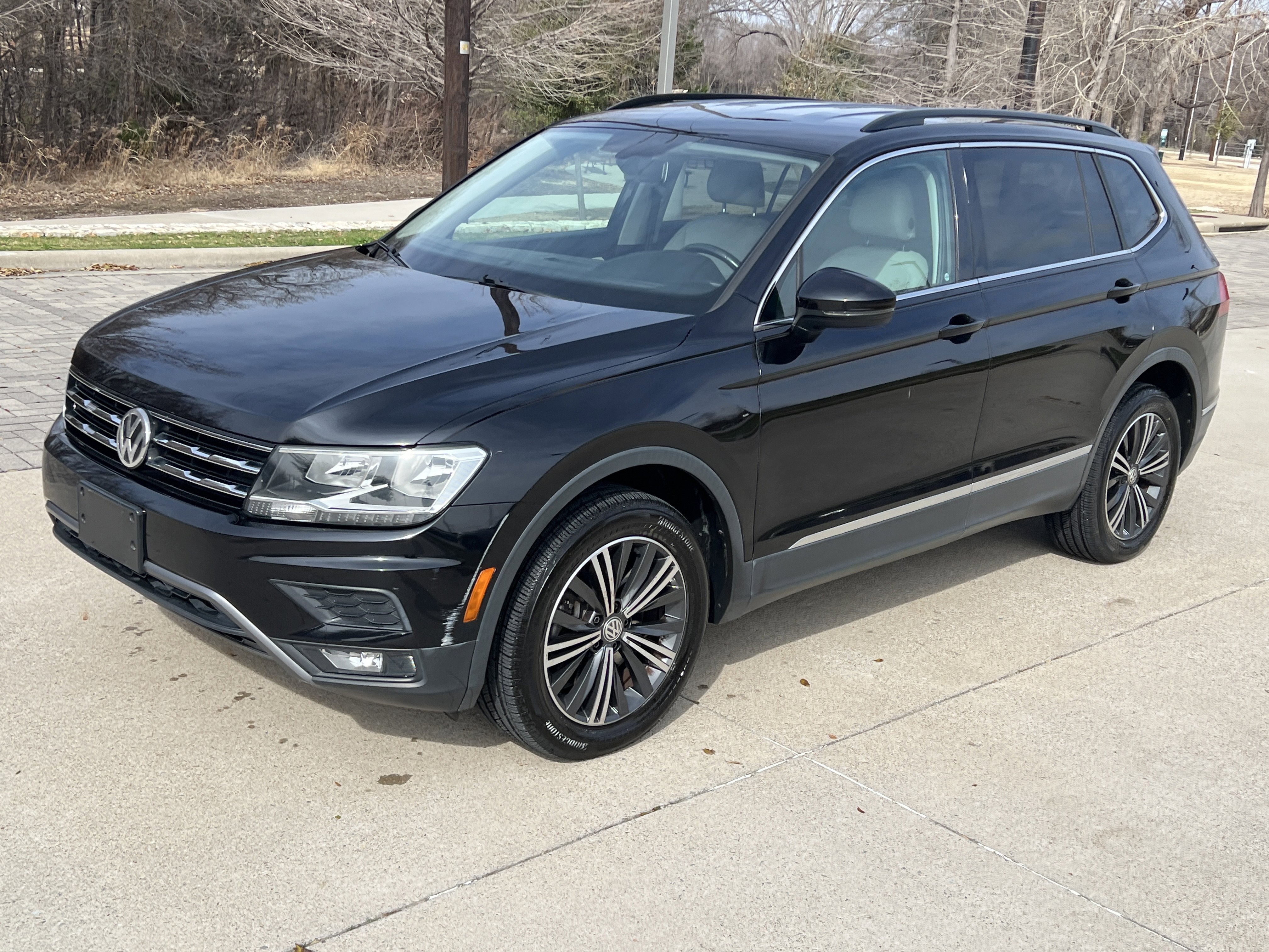 Used 2018 Volkswagen Tiguan SE w/ 18" Alloy Wheels Package image 5