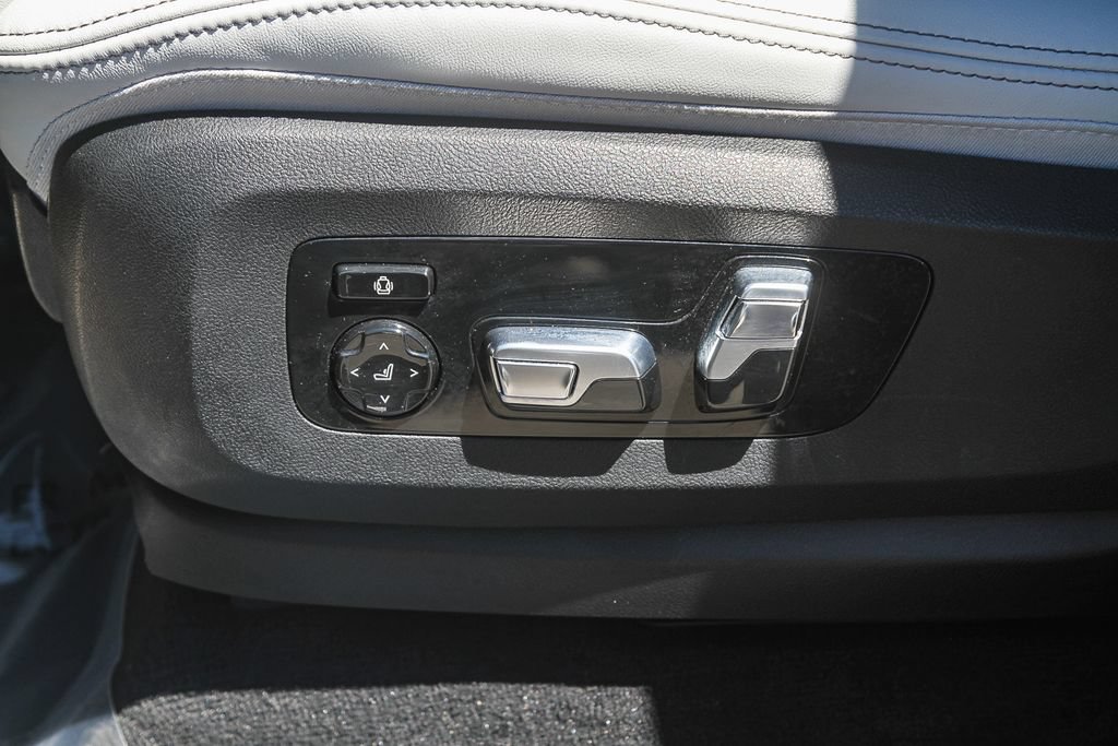 Used 2024 BMW X5 xDrive50e w/ M Sport Package AWD/4WD image 18