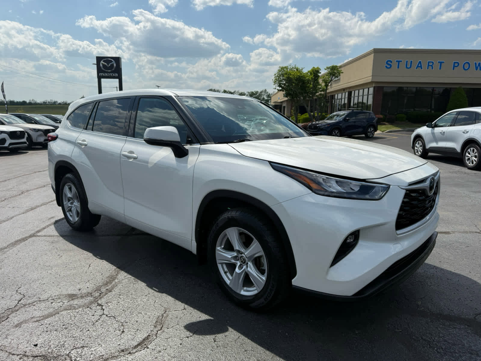 Used 2020 Toyota Highlander LE AWD/4WD image 1