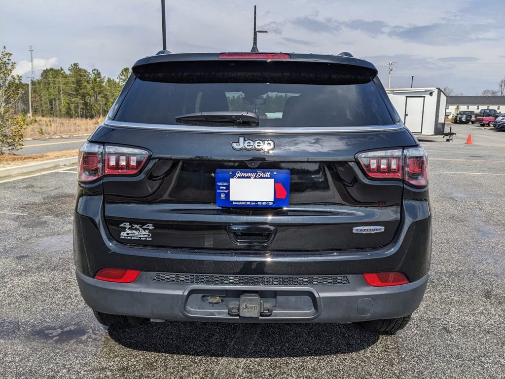 Certified 2025 Jeep Compass Latitude image 19