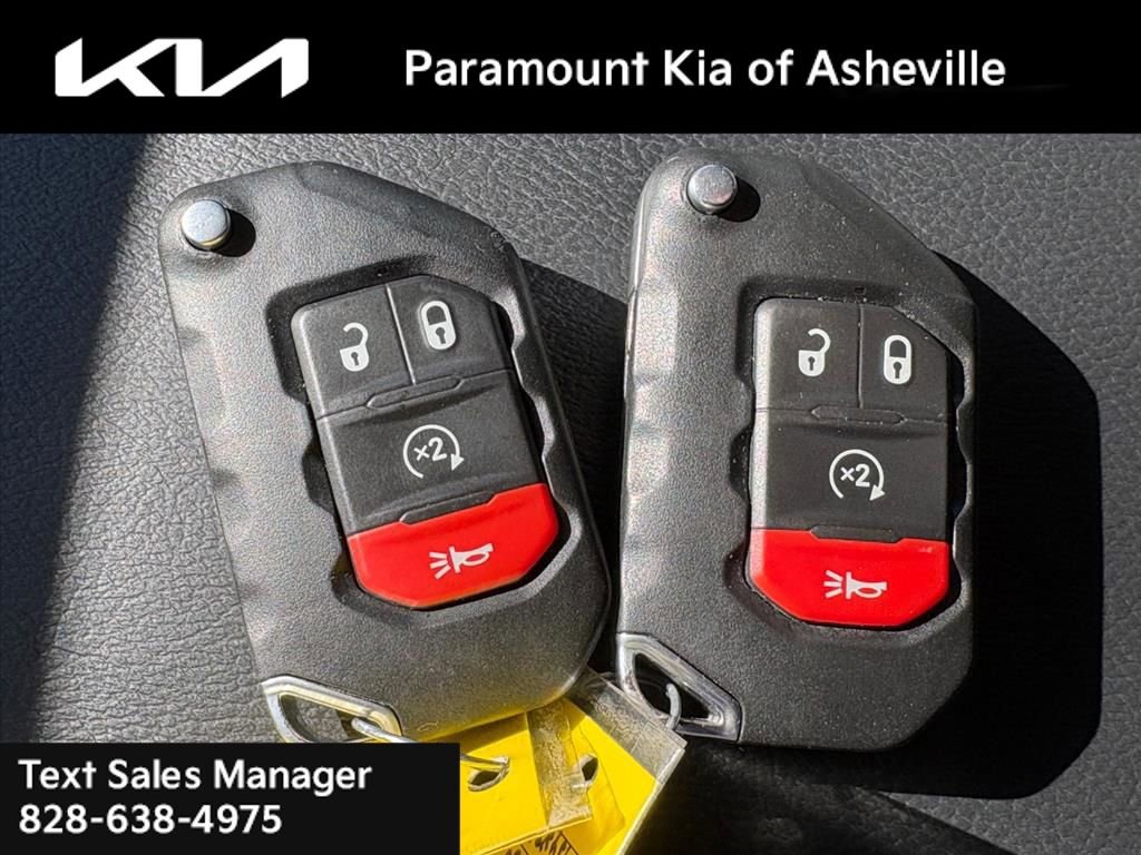 Used 2024 Jeep Wrangler Sahara image 29