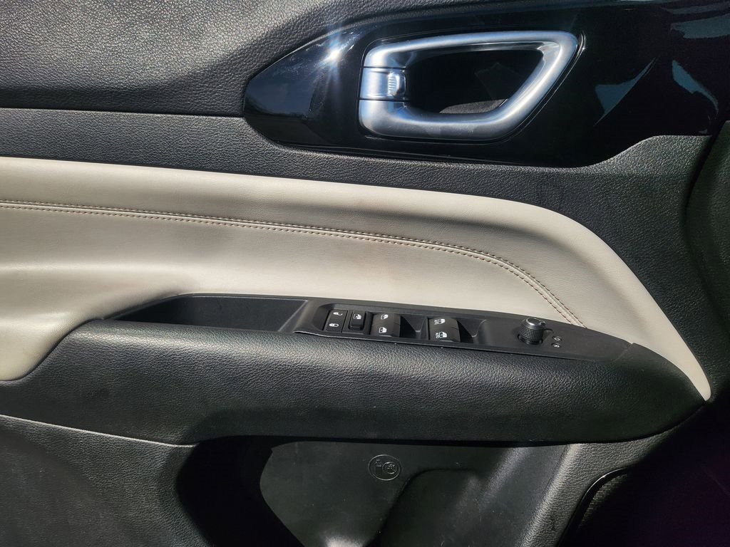 Used 2023 Jeep Compass Limited image 23