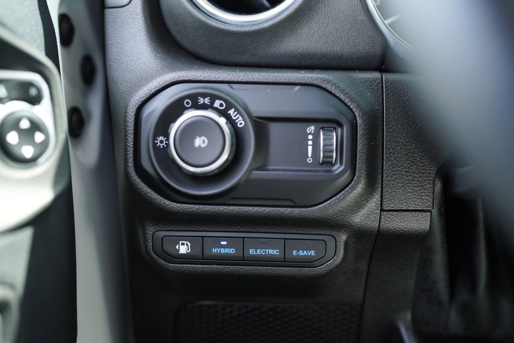 Used 2023 Jeep Wrangler Unlimited Rubicon 4xe w/ Cold Weather Group AWD/4WD image 31