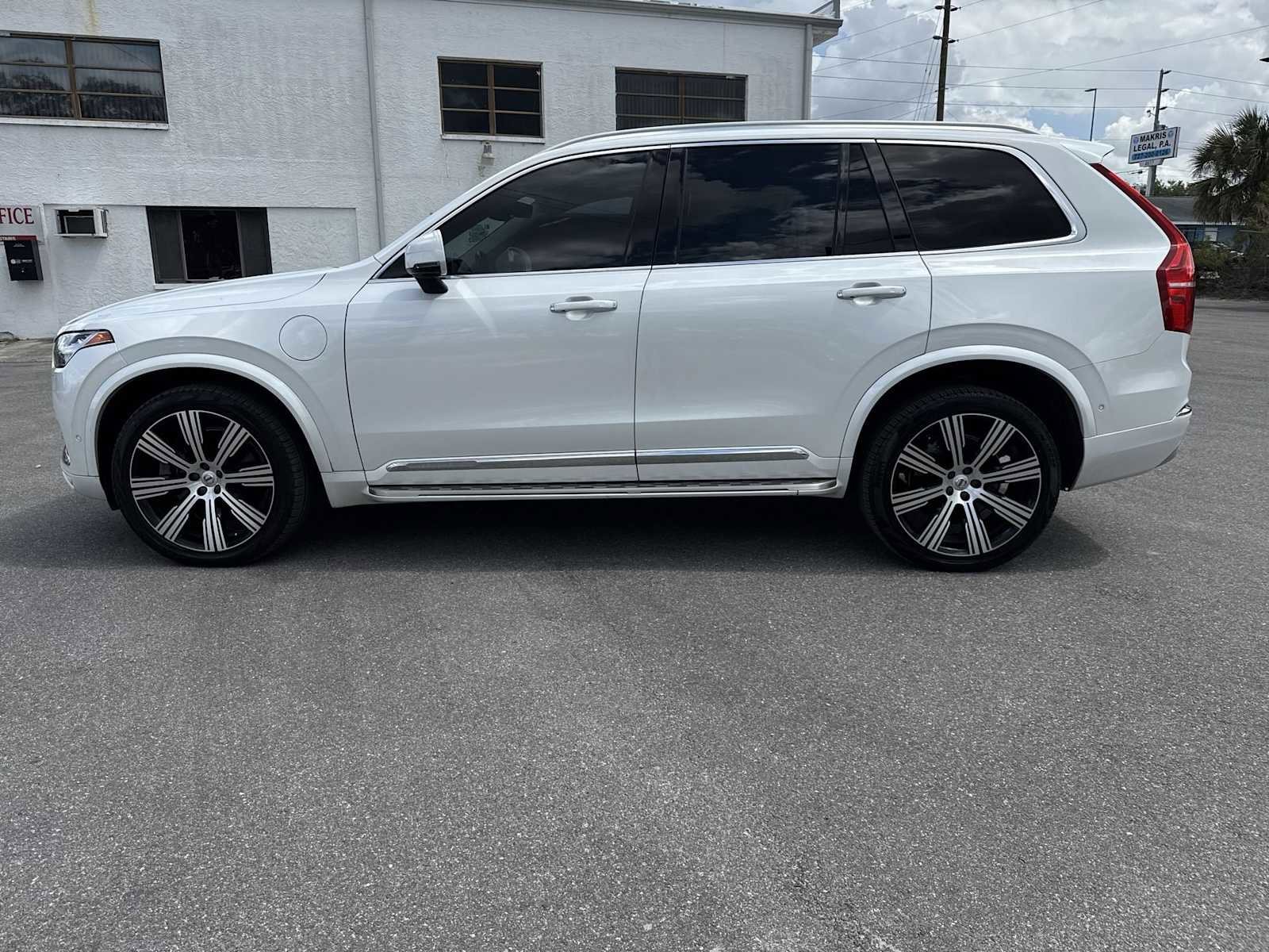 Used 2022 Volvo XC90 T8 Inscription image 3