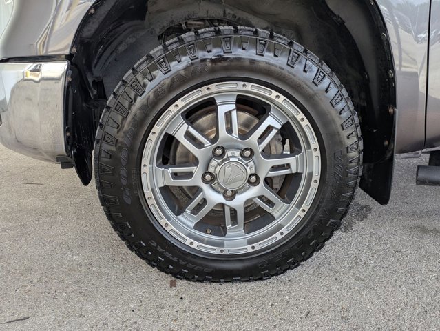 Used 2018 Toyota Tundra SR5 w/ SR5 Upgrade Package AWD/4WD image 24