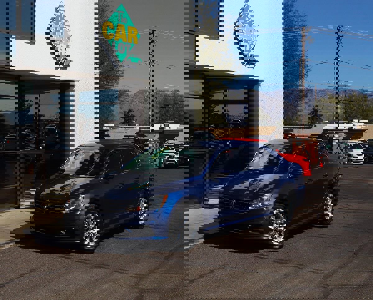 Used 2017 Volkswagen Passat 1.8T S image 2