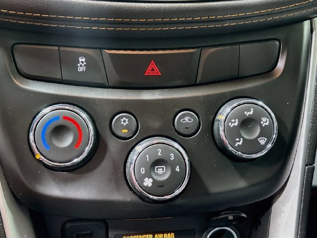 Used 2021 Chevrolet Trax LT w/ Redline Edition AWD/4WD image 16