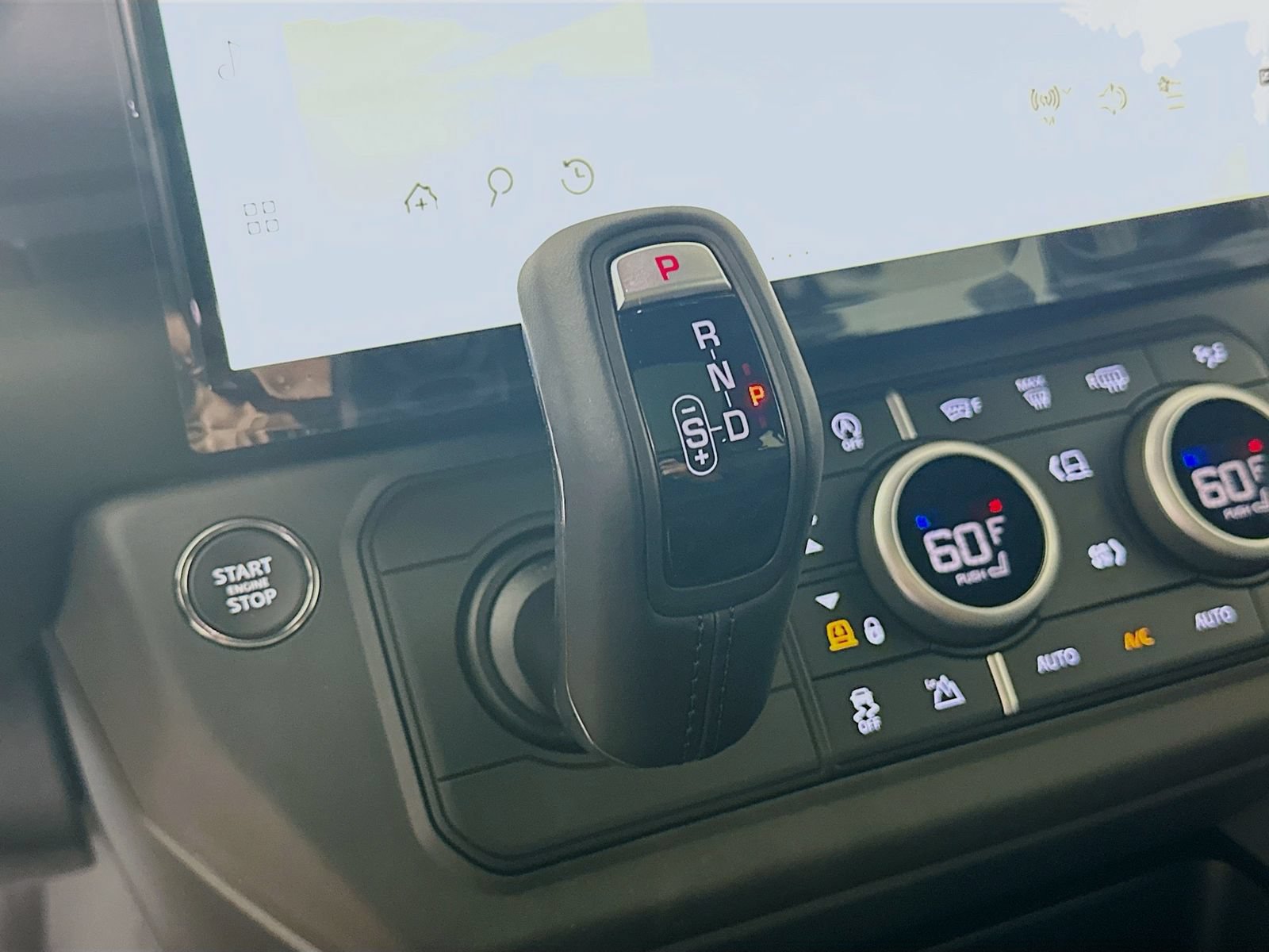 New 2026 Land Rover Defender 130 X-Dynamic SE AWD/4WD image 28